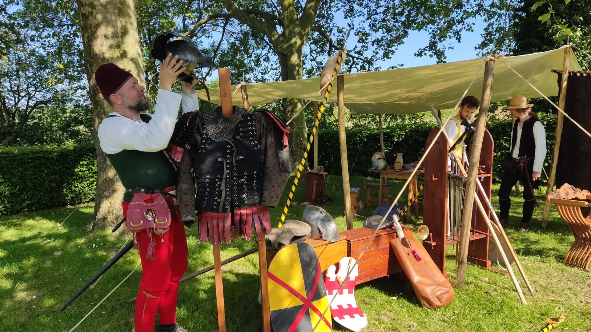 Terug naar de middeleeuwen met de re-enactors van de Zwaardkring | Nieuwsbericht van De Zwaardkring